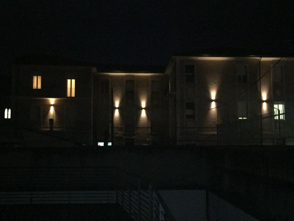 阿韦扎诺Casina Dei Marsi住宿加早餐旅馆 外观 照片
