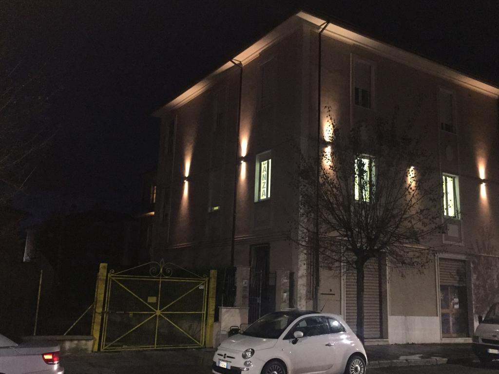 阿韦扎诺Casina Dei Marsi住宿加早餐旅馆 外观 照片