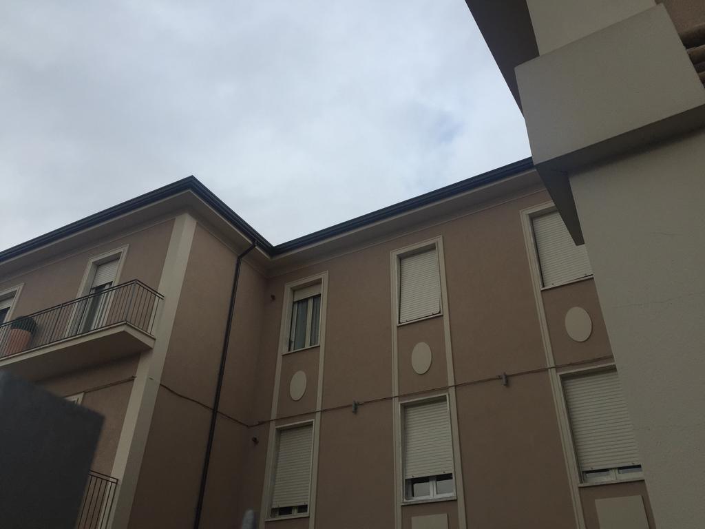 阿韦扎诺Casina Dei Marsi住宿加早餐旅馆 外观 照片